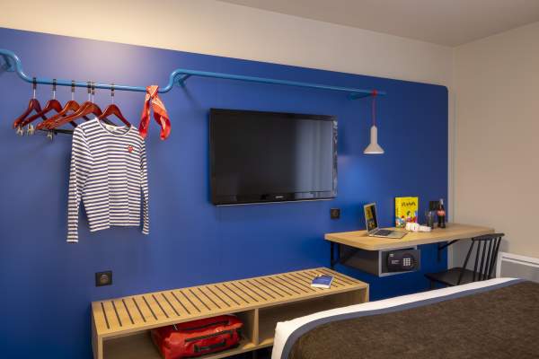 Chambre Standard @ Hôtel le Bugatti