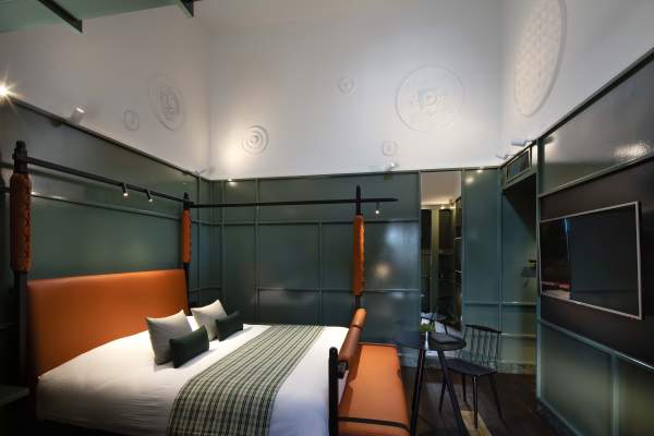 Une Suite @ 14 Rue de Turenne