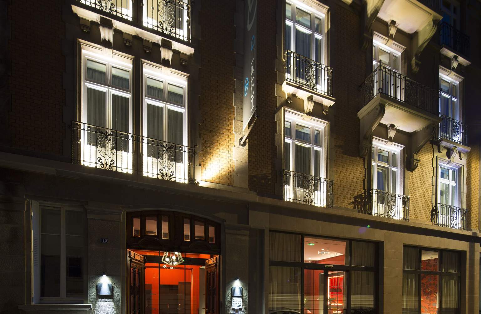 Façade de l'Hôtel D Strasbourg de nuit